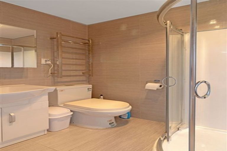 Photo of property in 20 Tanoa Place, Glendene, Auckland, 0602