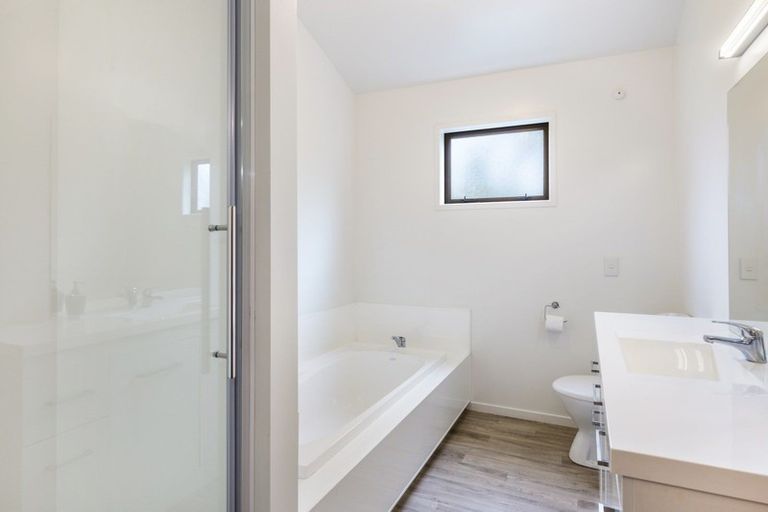 Photo of property in 2/11 Kereru Street, Two Mile Bay, Taupo, 3330