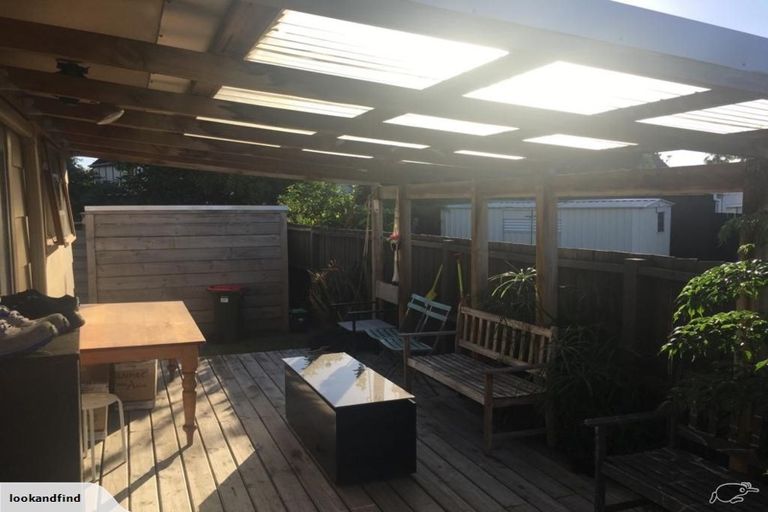 Photo of property in 2/41 Challen Close, Conifer Grove, Takanini, 2112