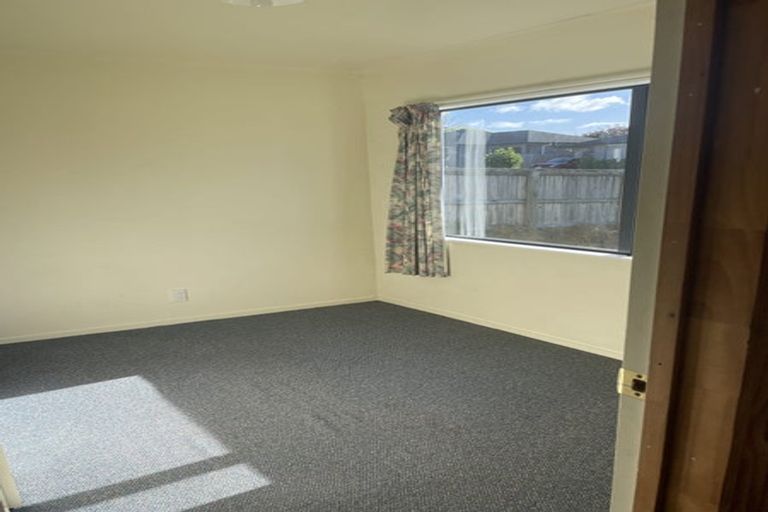 Photo of property in 1/51d Forest Road, Henderson, Auckland, 0612