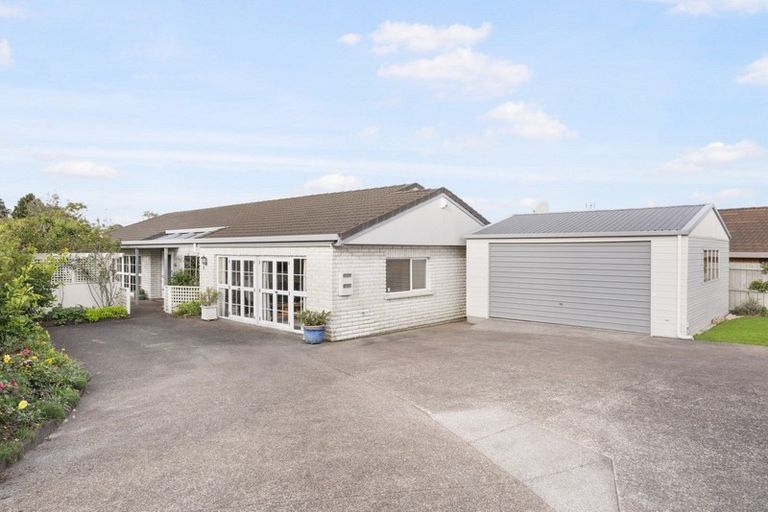 Photo of property in 30 Booralee Avenue, Botany Downs, Auckland, 2010