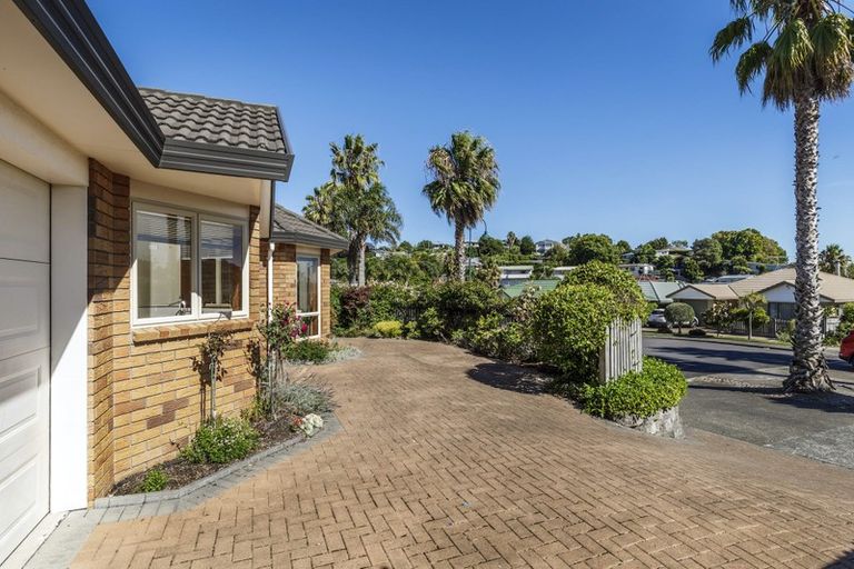 Photo of property in 11 Angel Way, Stanmore Bay, Whangaparaoa, 0932
