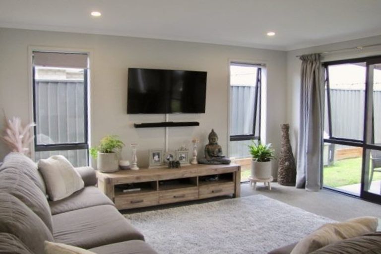 Photo of property in 16 Bridle Way, Omokoroa, 3114