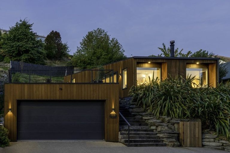 Photo of property in 67 Mcdonnell Road, Arrowtown, 9302