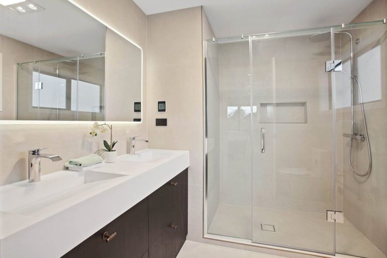 Photo of property in 28a Oliver Twist Avenue, Mellons Bay, Auckland, 2014