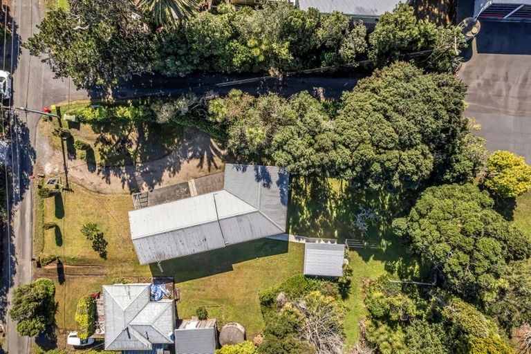 Photo of property in 33 James Mcleod Road, Shelly Beach, South Head, 0874