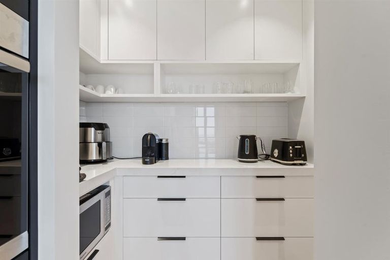 Photo of property in 30 Caroline Heights, Omaha, 0986