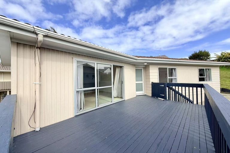 Photo of property in 10 Celeste Place, Totara Vale, Auckland, 0627