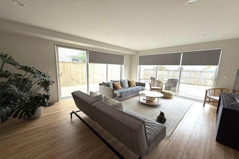 Photo of property in 17 Sunnyheights Road, Orewa, 0931