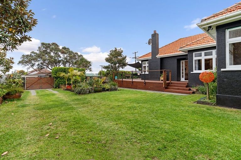 Photo of property in 63 Whiteley Street, Moturoa, New Plymouth, 4310