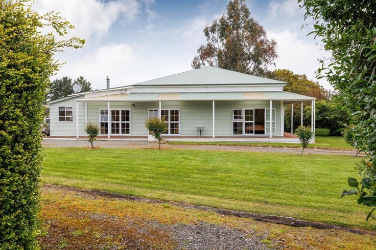 Photo of property in 375 Rangatira Road, Hunterville, 4786