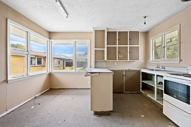 Photo of property in 15 Vancouver Crescent, Wainoni, Christchurch, 8061