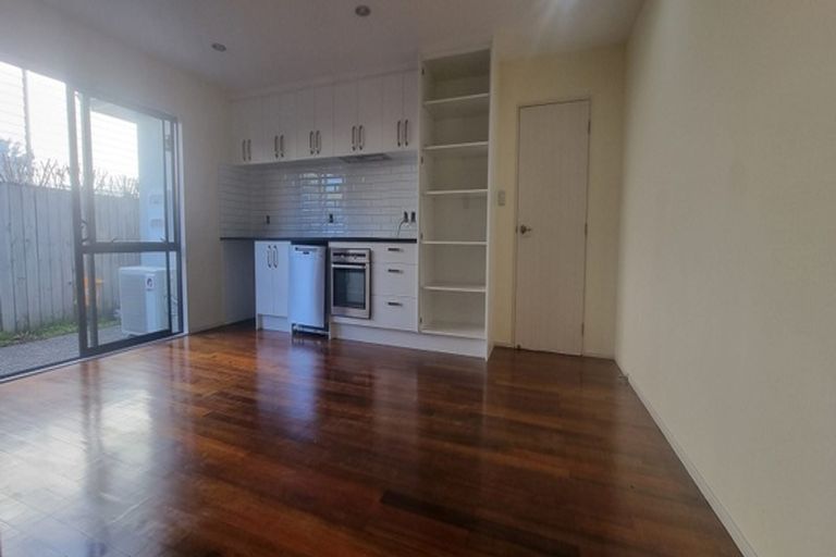 Photo of property in 28 Catlins Place, Fairview Heights, Auckland, 0632