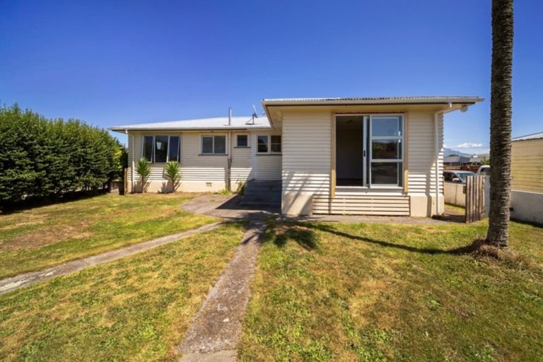 Photo of property in 130 Miranda Street, Stratford, 4332