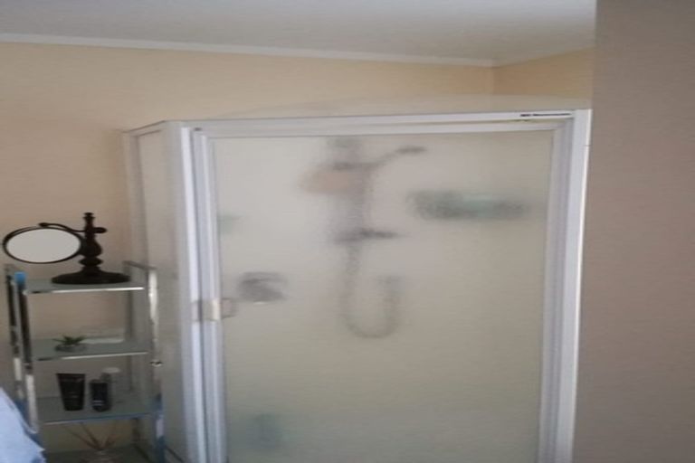 Photo of property in 20 Van Dyke Place, West Harbour, Auckland, 0618