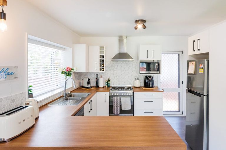 Photo of property in 21 Dalfield Place, Highbury, Palmerston North, 4412