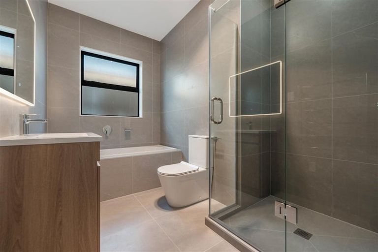 Photo of property in 50 Whakairo Crescent, Gulf Harbour, Whangaparaoa, 0930