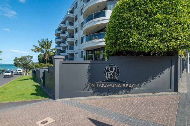 Photo of property in 3i/175 Hurstmere Road, Takapuna, Auckland, 0622