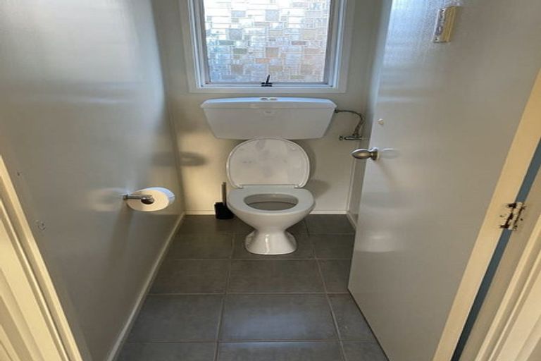 Photo of property in 70 Robbies Road, Shelly Park, Auckland, 2014