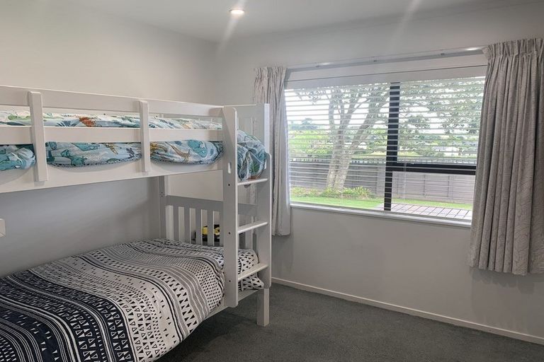 Photo of property in 22 Matisse Drive, West Harbour, Auckland, 0618
