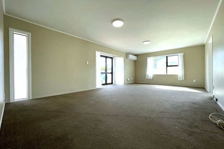 Photo of property in 13 Benygloe Place, Highland Park, Auckland, 2010