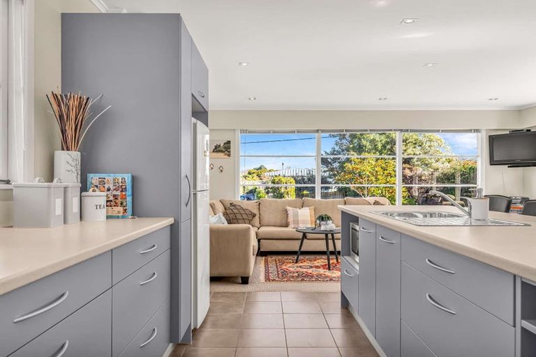 Photo of property in 33 James Mcleod Road, Shelly Beach, South Head, 0874