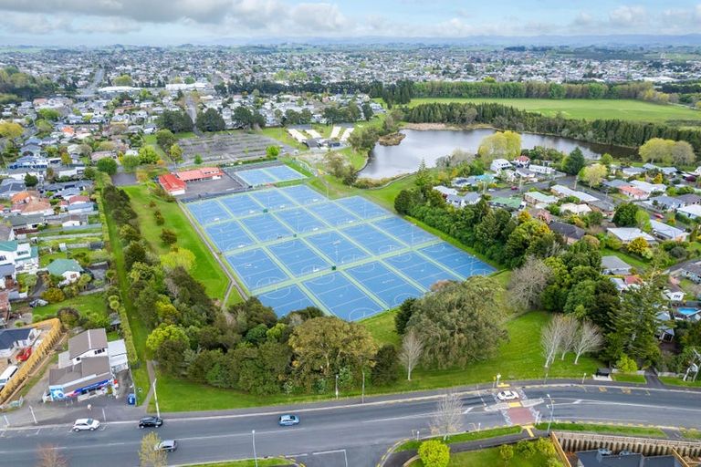 Photo of property in 58 Forest Lake Road, Forest Lake, Hamilton, 3200