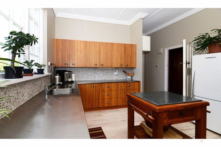 Photo of property in 17 Rhodes Street, Waimate, 7924