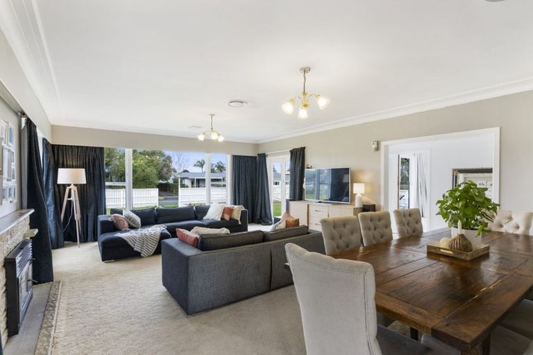 Photo of property in 58 Yeovil Road, Te Atatu Peninsula, Auckland, 0610