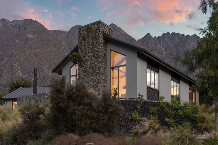 Photo of property in 15 Mckellar Drive, Jacks Point, Queenstown, 9371