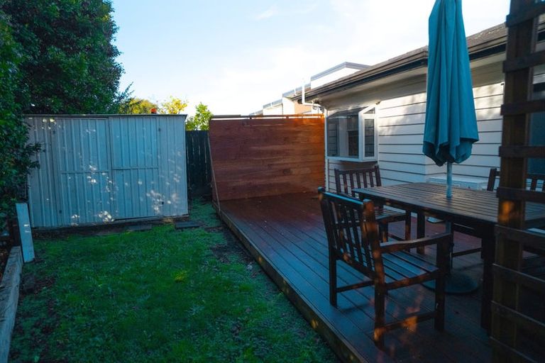 Photo of property in 17 Tiroroa Avenue, Te Atatu South, Auckland, 0610