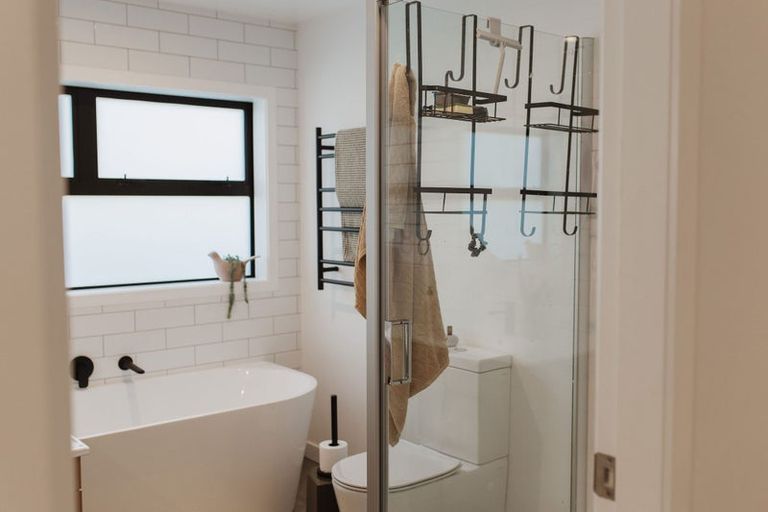 Photo of property in 72 Waipunahau Road, Waikanae, 5036