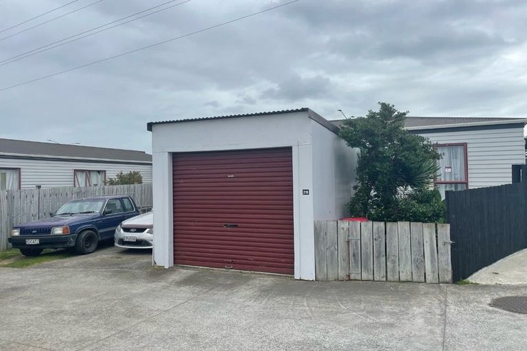 Photo of property in 2/21 Solveig Place, Randwick Park, Auckland, 2105