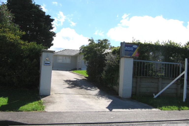 Photo of property in 9a Tatau Way, Te Atatu Peninsula, Auckland, 0610