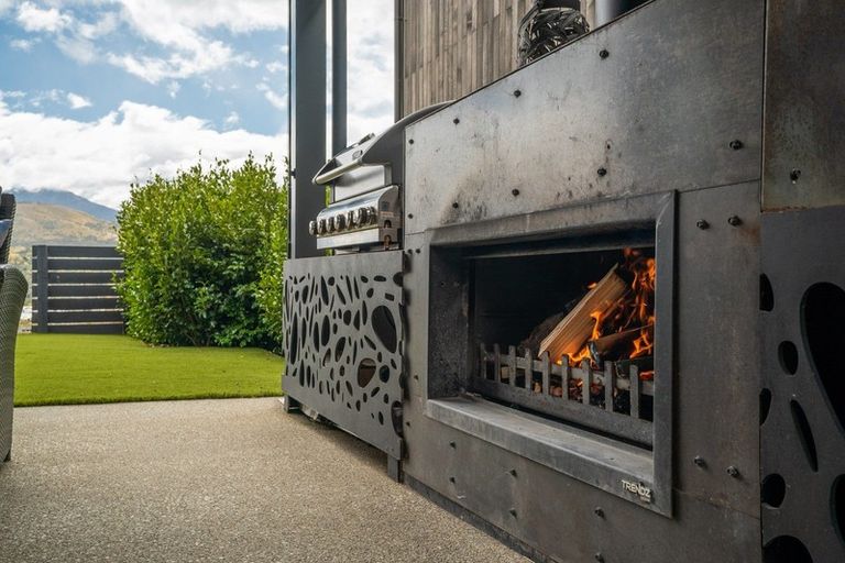 Photo of property in 35 Double Cone Road, Jacks Point, Queenstown, 9371