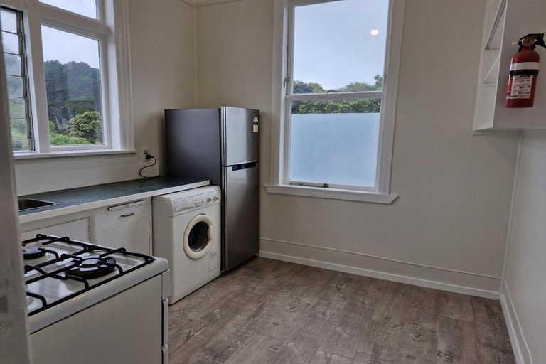 Photo of property in 16 Glendavar Street, Berhampore, Wellington, 6023