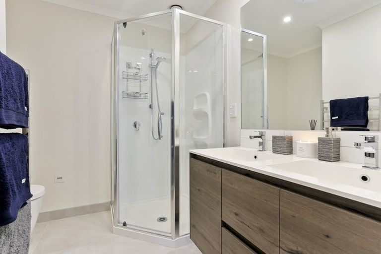 Photo of property in 62 Hobsonville Point Road, Hobsonville, Auckland, 0616