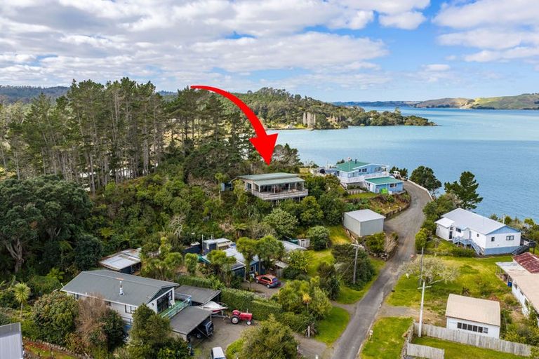 Photo of property in 13 Moana Road, Tinopai, 0593