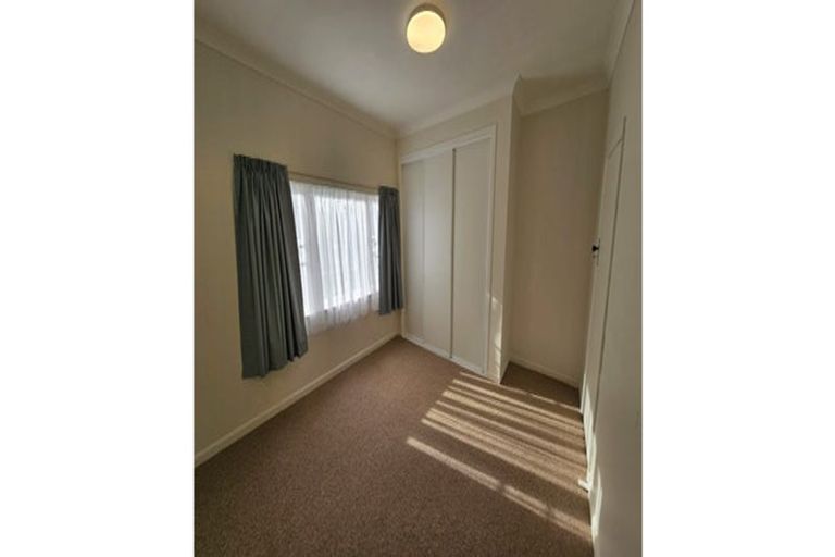 Photo of property in 30 Oxford Street, Fairfield, Hamilton, 3214
