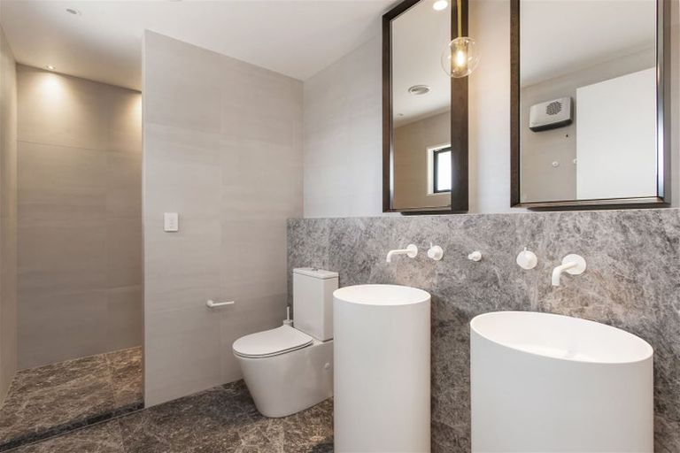 Photo of property in 12a Memorial Avenue, Ilam, Christchurch, 8053