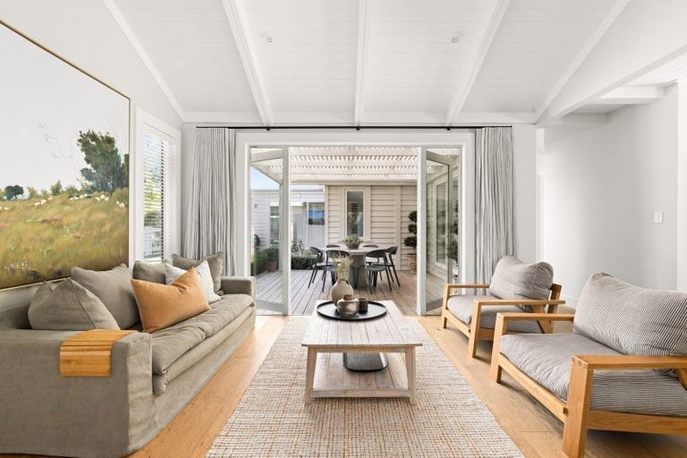 Photo of property in 12 Taruna Place, Havelock North, 4130