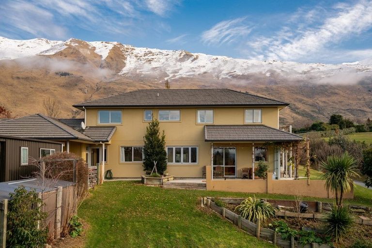 Photo of property in 1 Hollyhock Lane, Wanaka, 9305