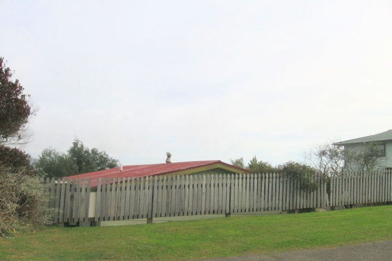 Photo of property in 20 Toporoa View, Ascot Park, Porirua, 5024