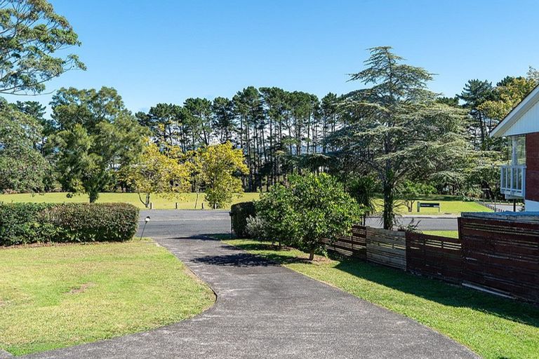 Photo of property in 3 Thomas Avenue, Te Atatu Peninsula, Auckland, 0610