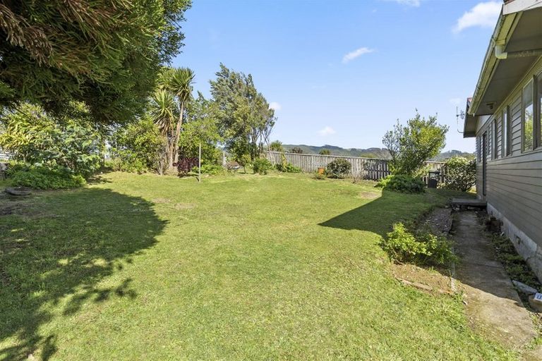 Photo of property in 2 Cornwall Crescent, Cannons Creek, Porirua, 5024