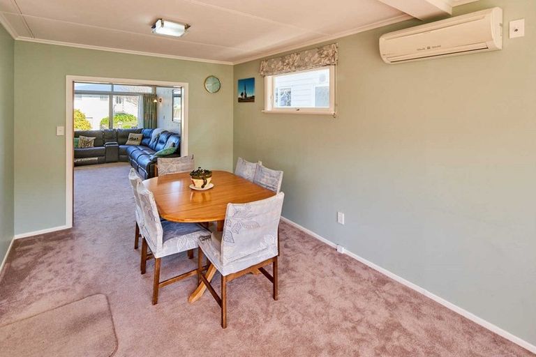 Photo of property in 5 Panorama Grove, Harbour View, Lower Hutt, 5010