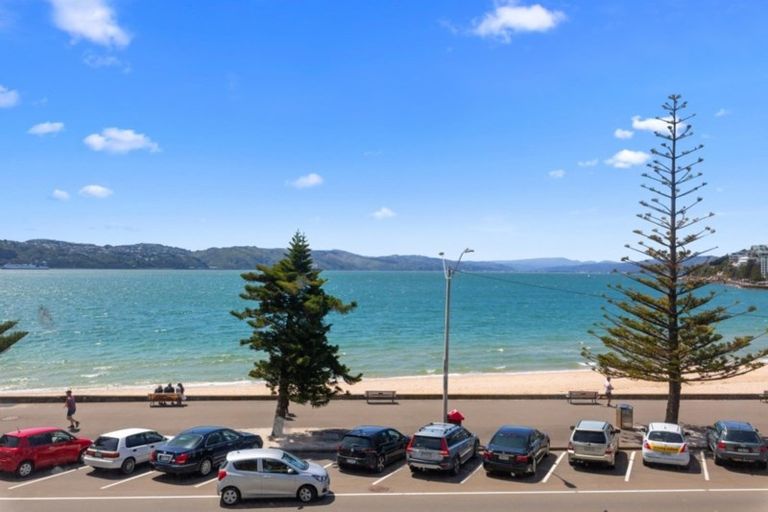 Photo of property in 186 Oriental Parade, Oriental Bay, Wellington, 6011