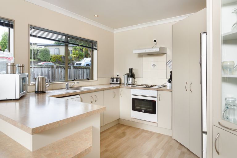 Photo of property in 2 Lysaght Place, Welcome Bay, Tauranga, 3112