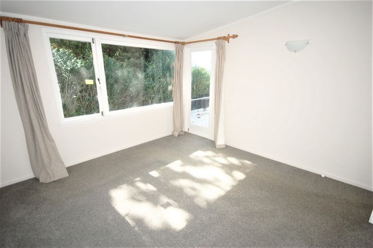 Photo of property in 2/64 Exmouth Road, Northcote, Auckland, 0627