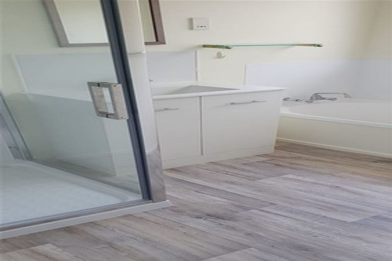 Photo of property in 2/21 Calluna Crescent, Totara Heights, Auckland, 2105